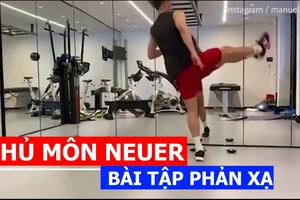 Thủ môn Neuer tập phản xạ qua bài tập lạ trước gương