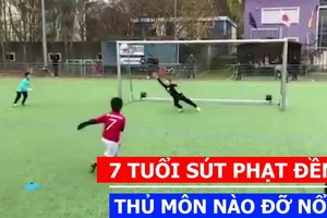 7 tuổi sút phạt đền như thế thủ môn nào đỡ nổi