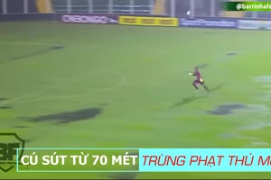 Video: Siêu phẩm lốp bóng 70 mét trừng phạt thủ môn