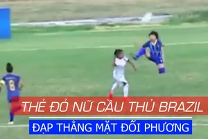 Cầu thủ nữ đạp thẳng mặt đối thủ ở giải vô địch quốc gia