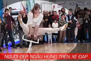 Người đẹp ngẫu hứng trên xe đạp