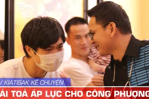Kiatisak kể chuyện giải toả áp lực cho Công Phượng và HAGL