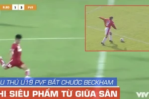 Video cầu thủ U-19 PVF ghi bàn từ giữa sân giống Beckham