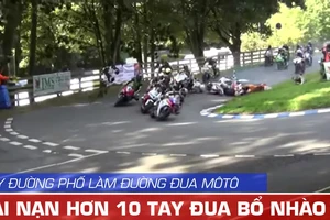 Lấy đường phố đua mô tô, hơn 10 tay đua lộn nhào 