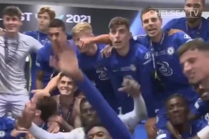 Đoạt Siêu cúp, cầu thủ Chelsea 'quẩy' tới bến 