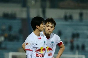 Xuân Trường bàn Công Phượng đốt lưới Sydney, Tuấn Anh ru… Văn Toàn