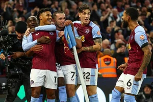 Aston Villa lan tỏa tình yêu thương