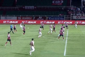 Trọng tài ‘cướp’ bàn thắng, đội bóng kiện lên VFF và dọa đưa lên FIFA