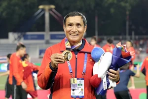 HLV Mai Đức Chung nhận danh hiệu Anh hùng lao động và những thành tích với bóng đá Việt Nam