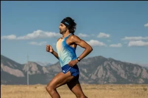 Bị tước HCV Ultra Marathon vì giày chạy quá dày