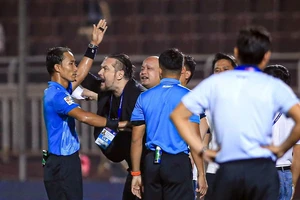 Cục Cảnh sát hình sự yêu cầu VFF xem xét vụ tổ trọng tài bị treo còi