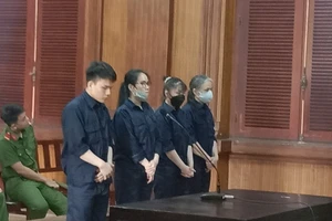 Sửa năm sinh, dàn cảnh quan hệ với cụ ông 70 tuổi để tống tiền