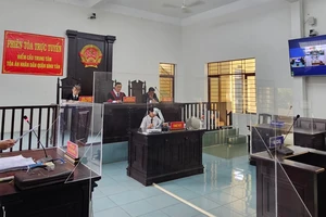 Thua độ World Cup, lấy áo khoác trùm đầu tài xế xe ôm công nghệ, cướp xe