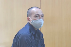 Đâm hàng xóm suýt chết vì mẹ và vợ hay qua coi bói