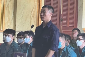 Vụ cựu cán bộ công an buôn lậu: Kháng nghị không áp dụng hình phạt tiền với 5 bị cáo