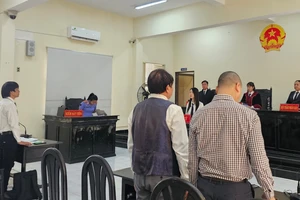 Vụ Sabeco bị kiện vì khách mua phải chai bia lạ: Tòa đình chỉ yêu cầu khởi kiện