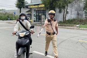 Học sinh cấp ba có được chạy xe máy đi học không?