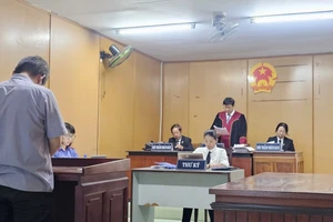 Cựu công an làm sổ hộ khẩu giả lãnh 4 năm tù