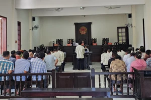 An ninh nghiêm ngặt tại phiên tòa xét xử 45 bị cáo đánh bạc ở huyện Bình Chánh, TP.HCM