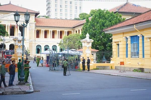 Quang cảnh ngày đầu xét xử 254 bị cáo đại án đăng kiểm