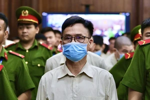 Đại án đăng kiểm: Cựu cục trưởng Trần Kỳ Hình bật khóc, mong được về với vợ