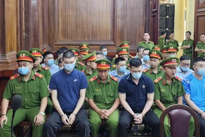 Xét xử vụ cán bộ thuế nhận hối lộ, bảo kê cho đường dây mua bán trái phép hóa đơn