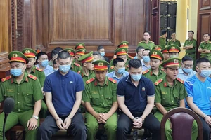 Cán bộ thuế nhận hối lộ, bảo kê cho đường dây mua bán hóa đơn bị đề nghị đến 20 năm tù 