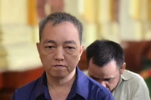 Bị cáo cầm đầu đường dây sản xuất thuốc giả từ bột năng lãnh 19 năm tù 