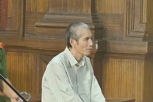 Mang dao bỏ dưới gối cho dễ ngủ, người đàn ông đâm chết đồng nghiệp