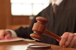 Tái thẩm hủy án điều tra lại do người phạm tội khai gian tên