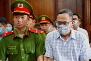 Cựu giám đốc Trung tâm Lý lịch tư pháp quốc gia nói nhận hối lộ do sức ép nợ nần