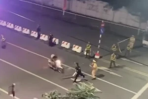 Người tông cảnh sát cơ động đang làm nhiệm vụ A80 có dấu hiệu của tội gì?