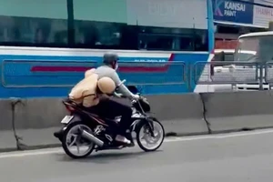 Nam thanh niên trong vụ 'CSGT bám yên xe máy trên Quốc lộ 1' bị phạt 1 năm tù