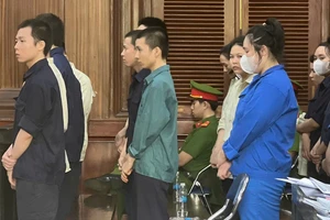 Lừa khách hàng rút tiền từ thẻ tín dụng, chiếm đoạt hơn 1,8 tỉ đồng