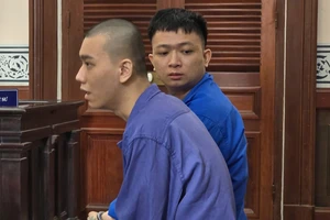 Chuộc người từ quán karaoke để bán sang Campuchia nhận hoa hồng