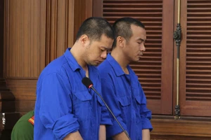 Hai vợ chồng hút cát lậu trên biển Cồn Ngựa, 'rửa' hơn 9,3 tỉ đồng 