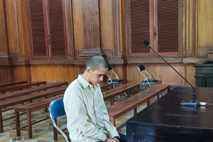 Tòa trả hồ sơ vụ đâm đồng nghiệp do bị hất nước đá vào người