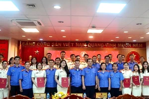 VKSND TP.HCM trao quyết định bổ nhiệm 23 kiểm sát viên sơ cấp