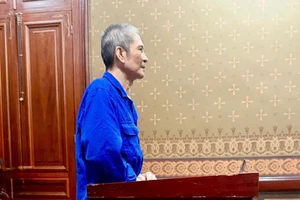 Bảo vệ một trường tiểu học bị cáo buộc nhiều lần xâm hại 2 bé gái 