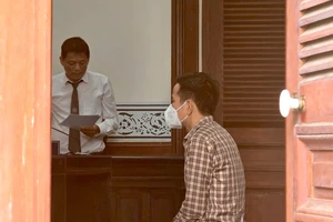 Cựu giám đốc chi nhánh ngân hàng lãnh án vì gửi tài liệu điều tra cho khách hàng