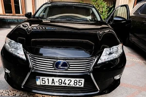 Kết quả đấu giá 2 xe sang BMW và Lexus của bà Trương Mỹ Lan 