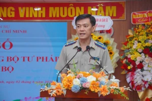 Ông Trần Đình Hoàng nhận quyết định bổ nhiệm Phó Trưởng THADS TP.HCM