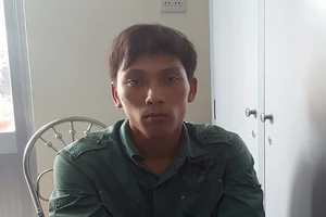 Giả cảnh sát bắt người, bị cảnh sát thật bắt lại