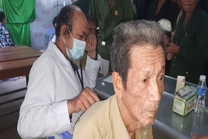 'Nghĩa tình đồng đội' tặng 600 phần quà tại Cà Mau