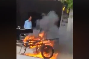 Người đốt xe ba gác xin lỗi, bồi thường 