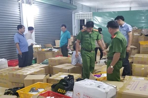 Công an thông tin vụ 'chủ kho hàng đuổi công an, đóng cửa'
