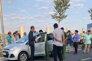 Tài xế taxi ở Cà Mau báo bị cướp cứa cổ 
