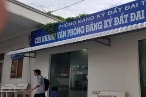 Một giám đốc ở Cà Mau bị kiểm điểm vì... lính nhận hối lộ