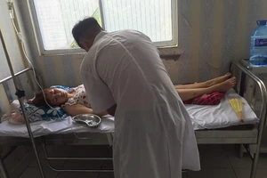 Cô gái ngất xỉu, nhập viện vì bị quay phim lúc chăm sóc ngoại