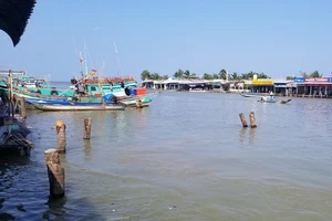 Khẩn trương nạo vét, sửa chữa lại cửa biển Khánh Hội, Cà Mau